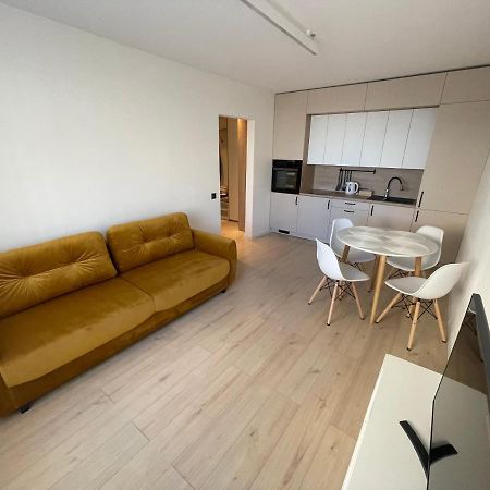 Mb Livinga Apartamentai Taikos G Мажейкяй Экстерьер фото